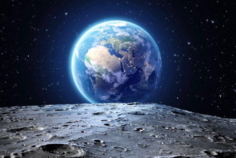 Bi an ve nhung tia sang lap lanh phat ra tu Mat Trang hinh anh