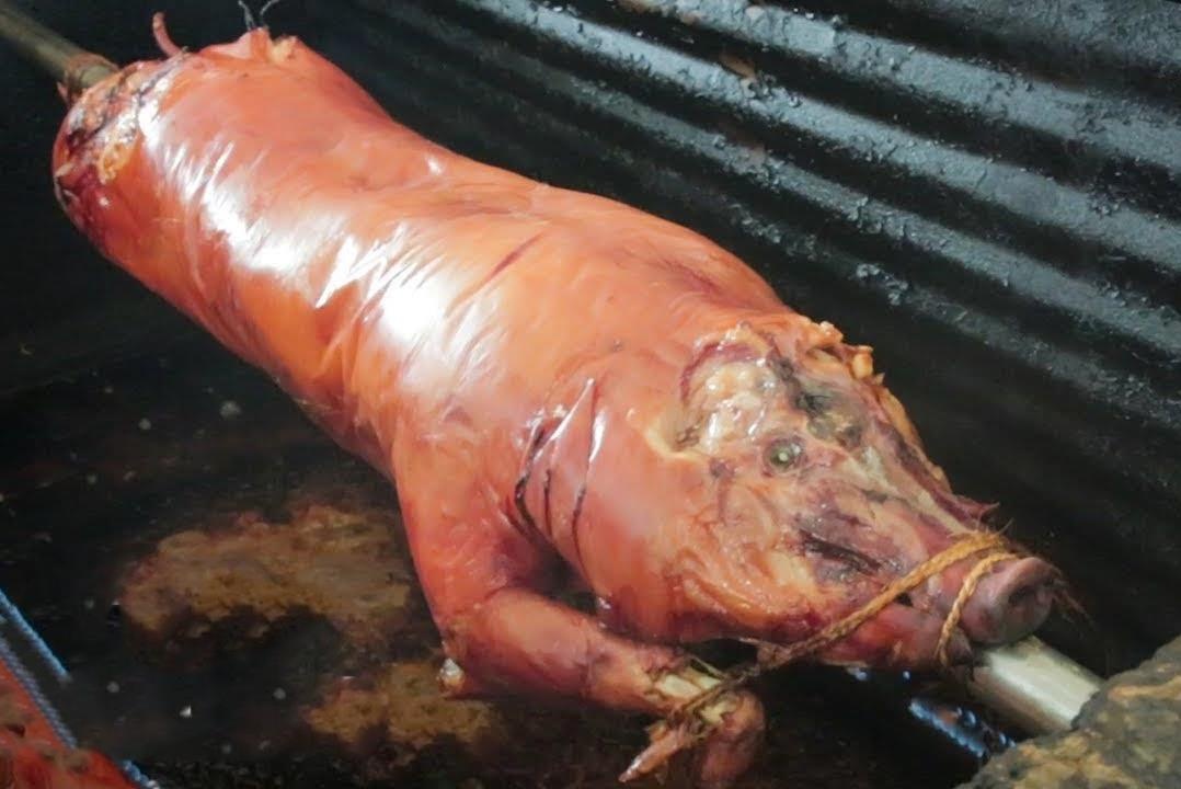 Kham pha nha hang quay heo sua hon 50 nam hinh anh