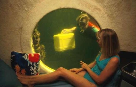 Giao pizza o khach san duoi day bien duy nhat the gioi hinh anh