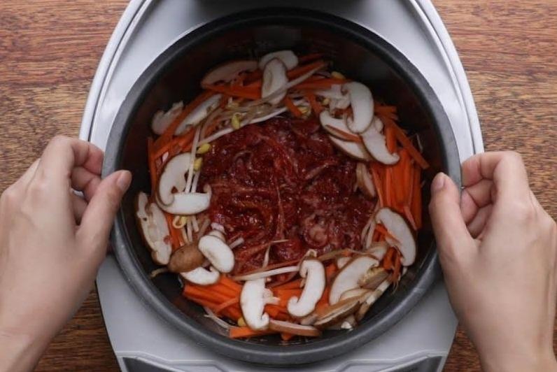 Meo nau ca bua toi chi bang noi com dien hinh anh