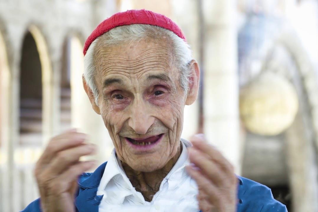 Nguoi dan ong xay thanh duong mot minh suot 60 nam hinh anh