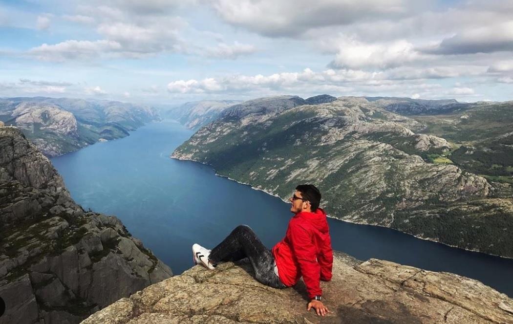 Check-in mom da cao 610 m dep nhung nguy hiem o Na Uy hinh anh