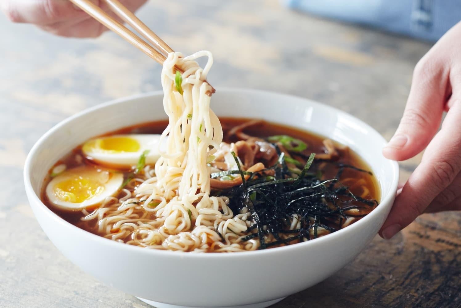 4 kieu nau mi an lien ngon cua nguoi Nhat hinh anh