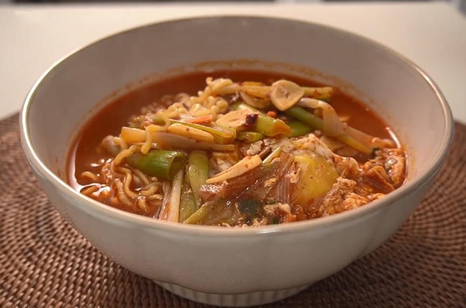 Cach nau mi ramen don gian nhung ngon tai nha hinh anh