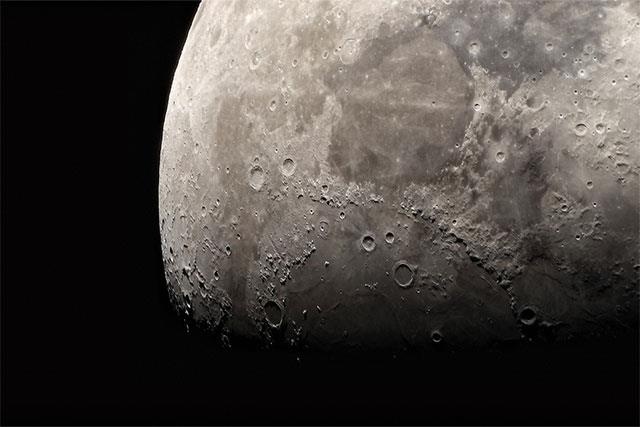 Nhung vung toi co phai dai duong tren Mat Trang hinh anh