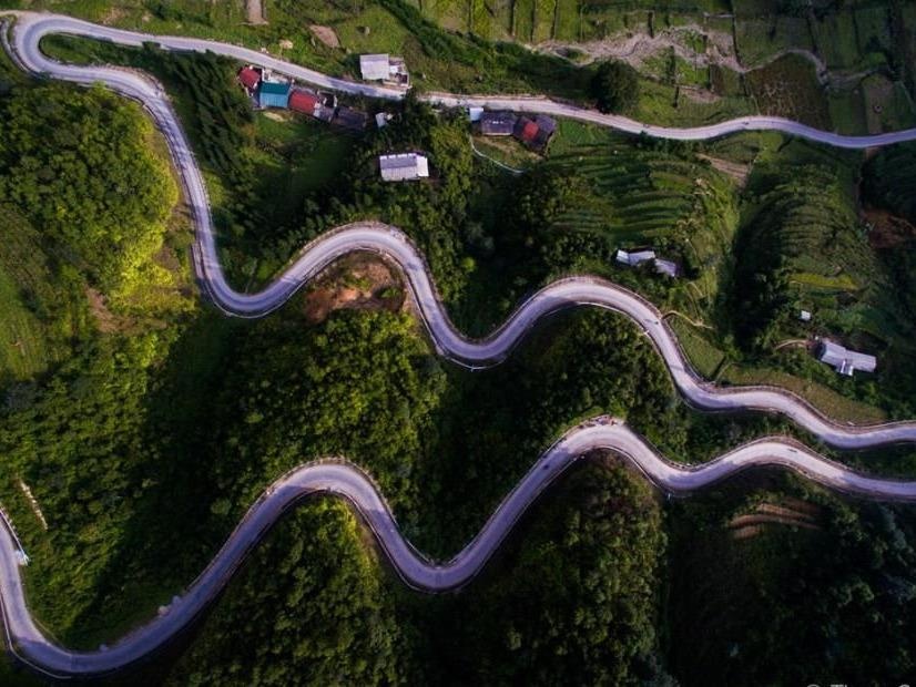 Kham pha cung duong xe may tuyet dep o Ha Giang hinh anh