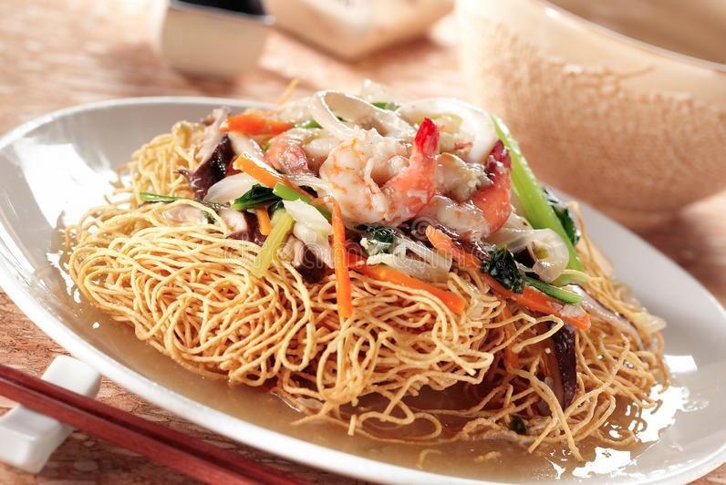 Tu lam mi xao gion rum nhan tom thit hinh anh