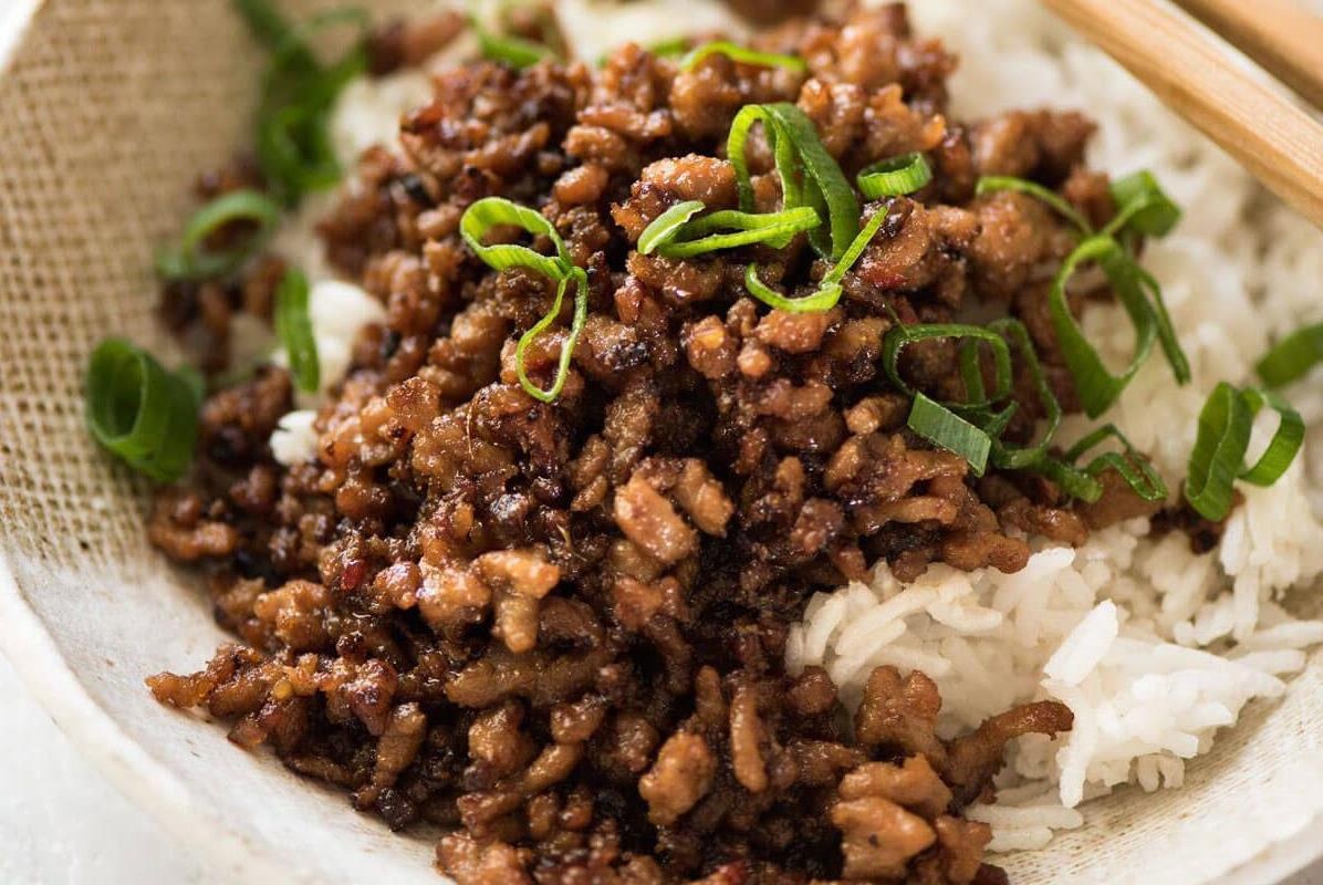 Cong thuc rim thit heo bam ngon voi sa va ot hinh anh