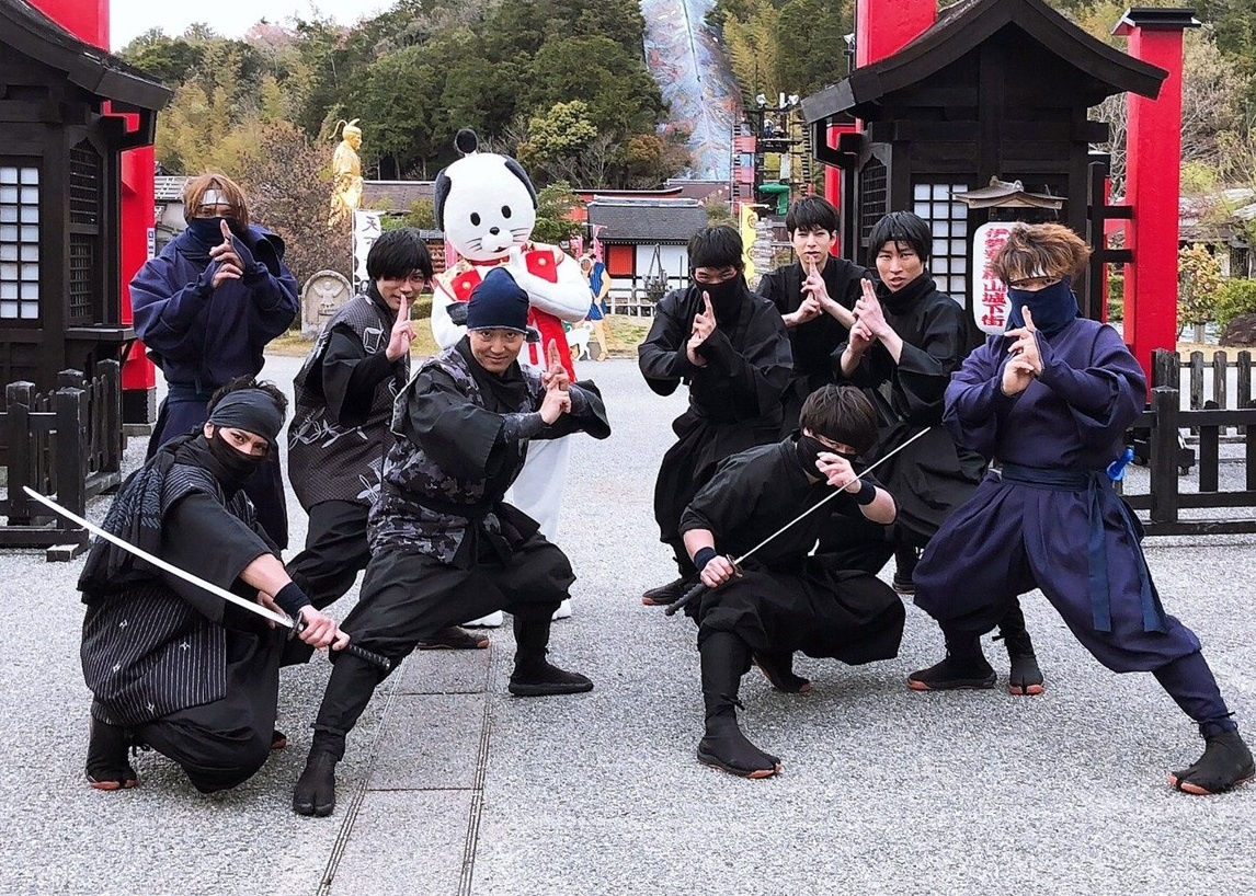 Ngoi lang tai hien cuoc song cua cac ninja va samurai hinh anh