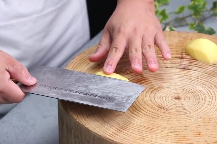 Ky nang thai khoai tay mong nhu soi toc cua dau bep chuyen nghiep hinh anh