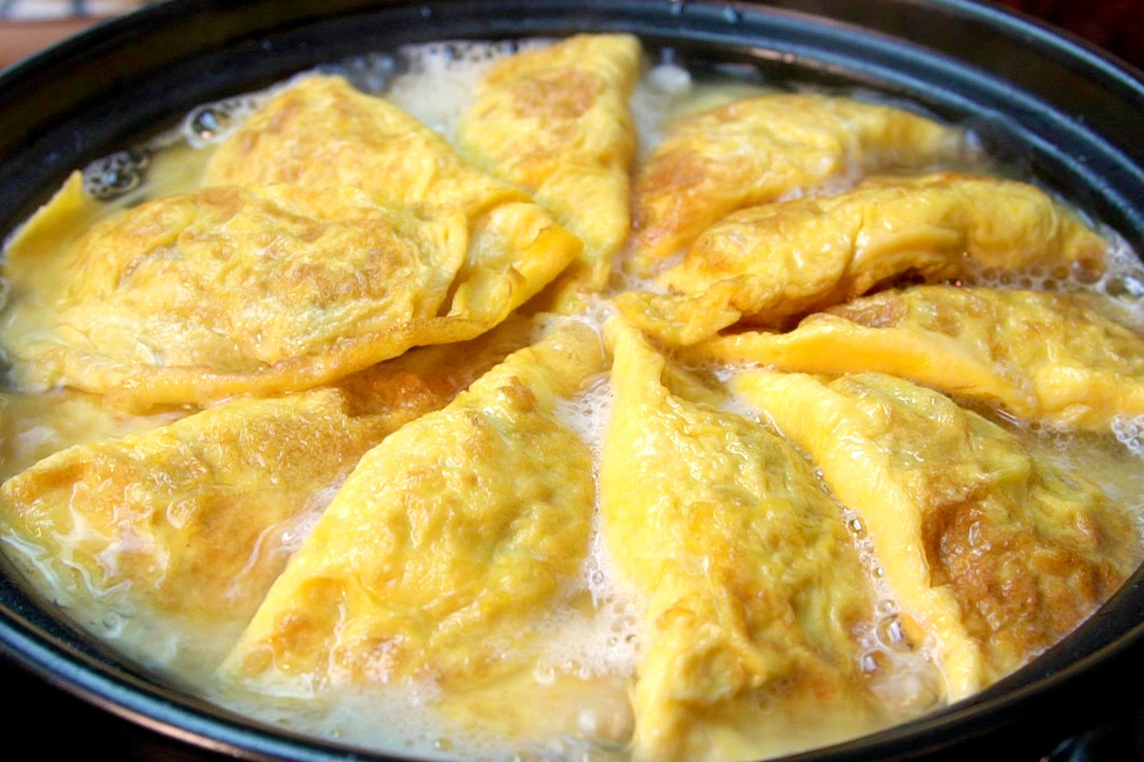 Meo lam canh trung nau cu cai, thit bam cho mua dong hinh anh