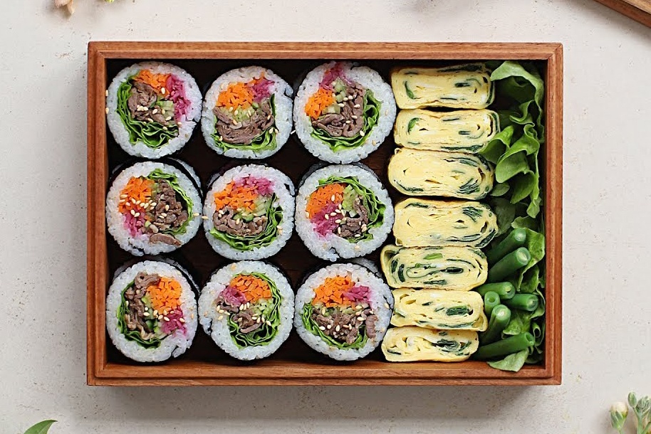 Bi quyet uop thit bo de co mon com cuon chuan ngon hinh anh