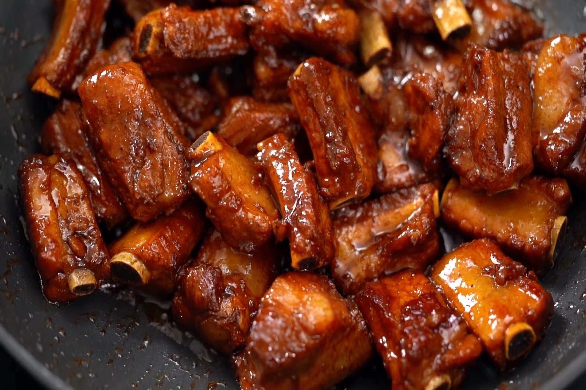 Cong thuc rim suon heo chua ngot chuan mau, chuan vi hinh anh