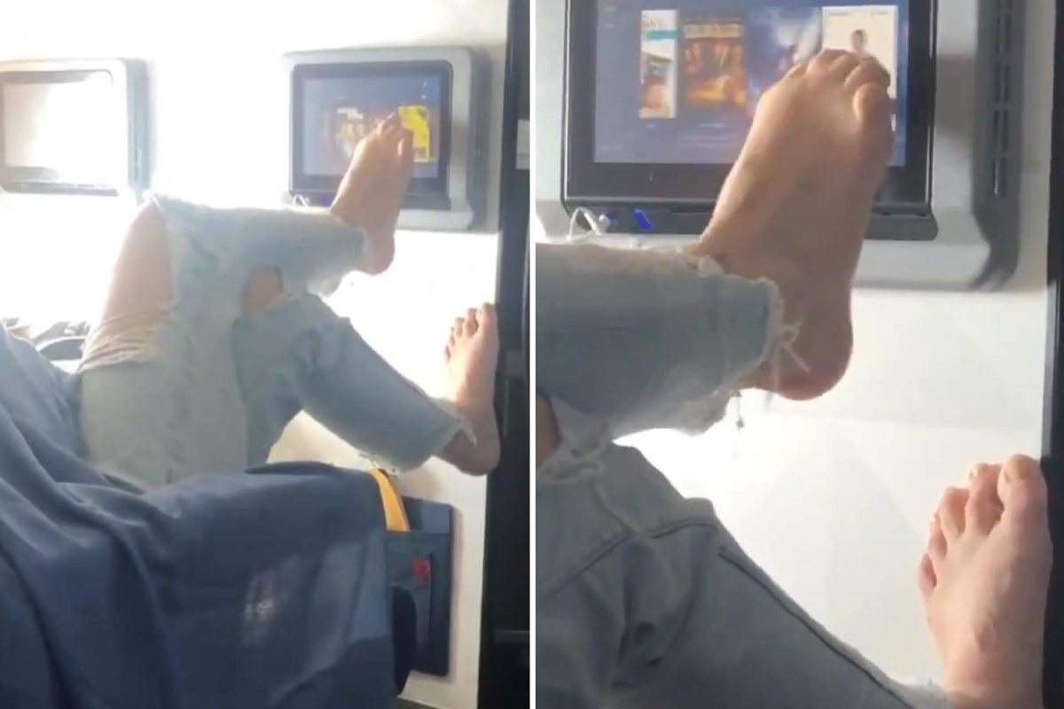 Nguoi phu nu dung chan vuot man hinh tivi tren may bay hinh anh