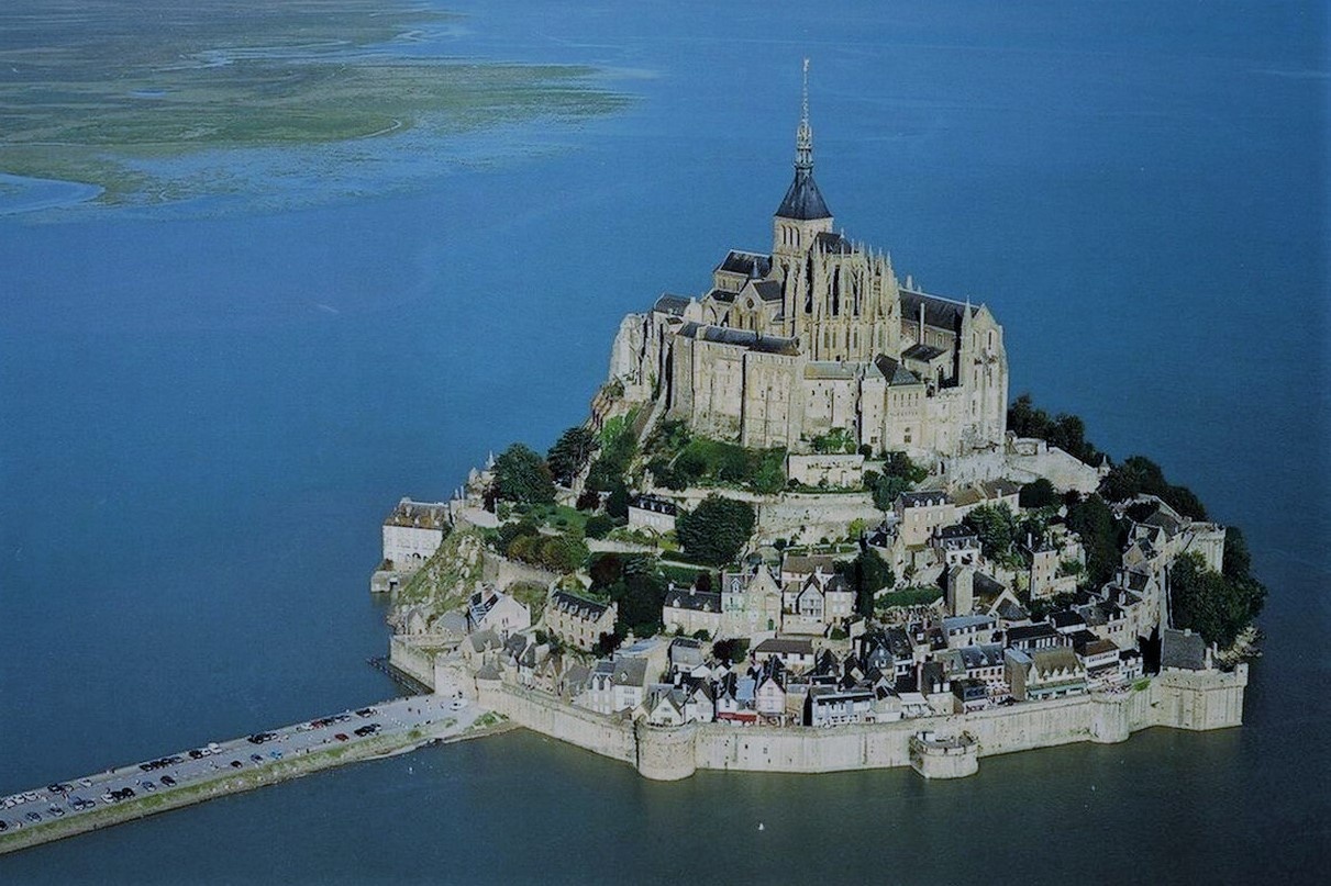 Mont Saint Michel - dao da noi giua long bien khoi hinh anh