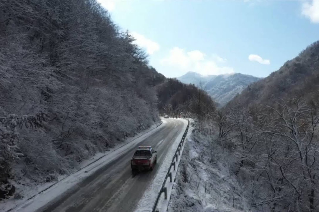 Con duong tu lam am de loai bo bang tuyet hinh anh