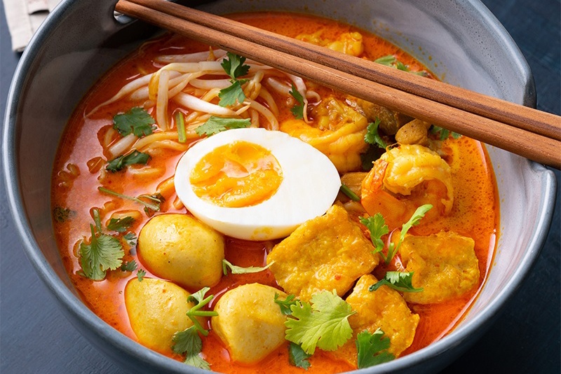 Cong thuc lam bun nau tom, ca vien chien kieu Thai hinh anh