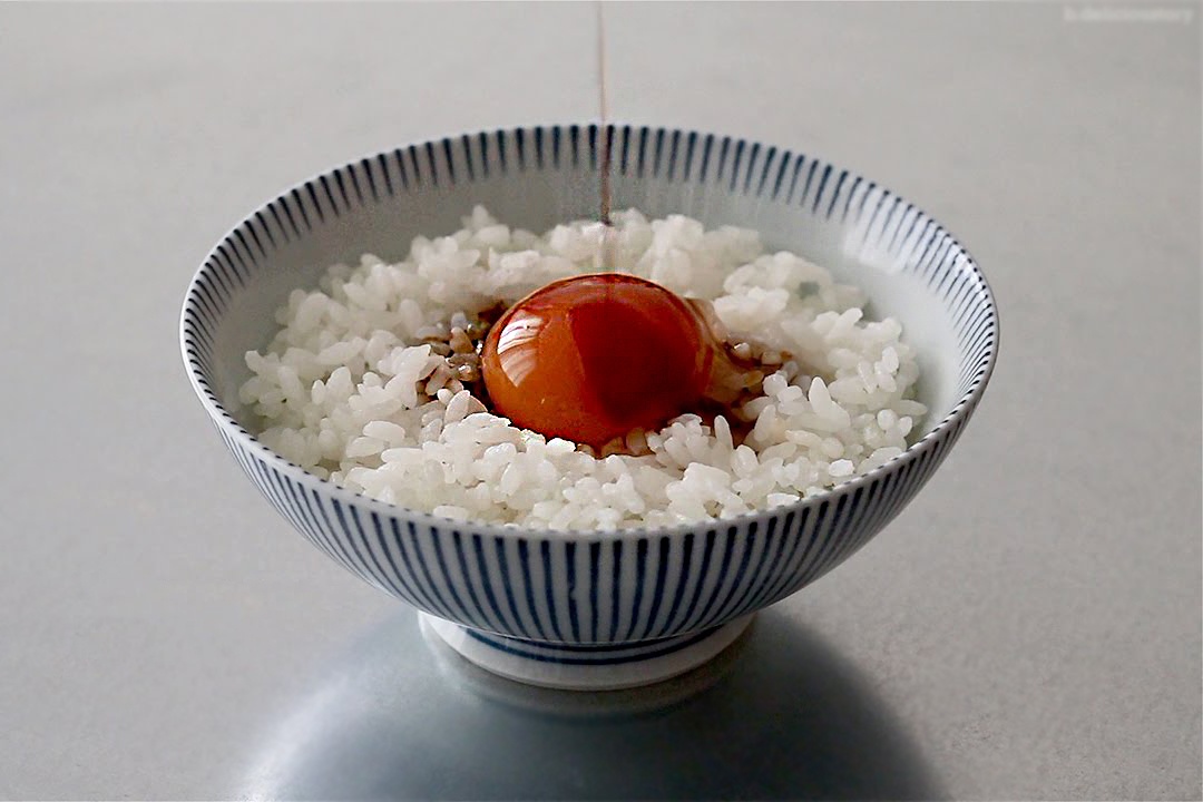 Com trung song an kem sot Teriyaki cua Nhat Ban hinh anh