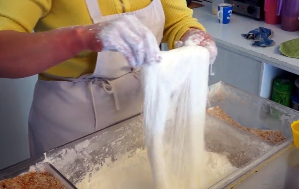 Loai keo duong pho duoc lam tu 16.000 soi duong hinh anh