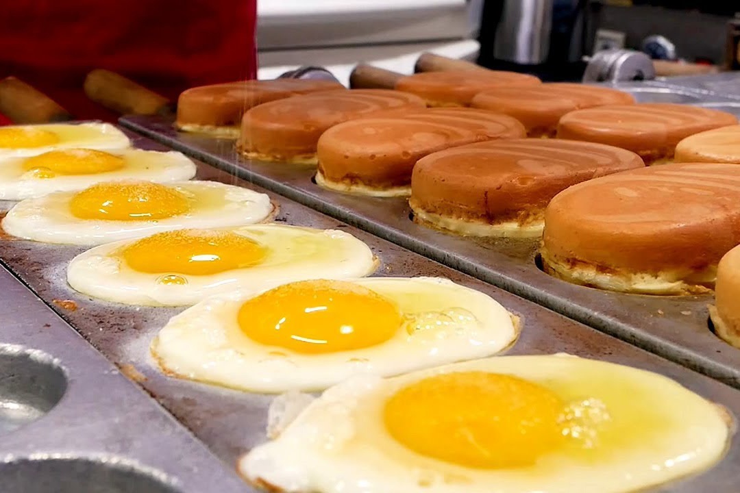 Tiem banh mi trung nuong pho mai cua Han Quoc hinh anh