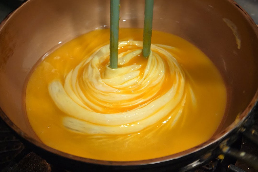 Ky thuat lam com trung loc xoay cua Han Quoc hinh anh