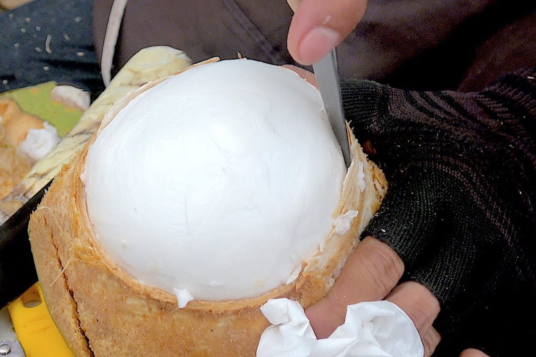 Ky thuat bo dua doc dao tren duong pho Thai Lan hinh anh