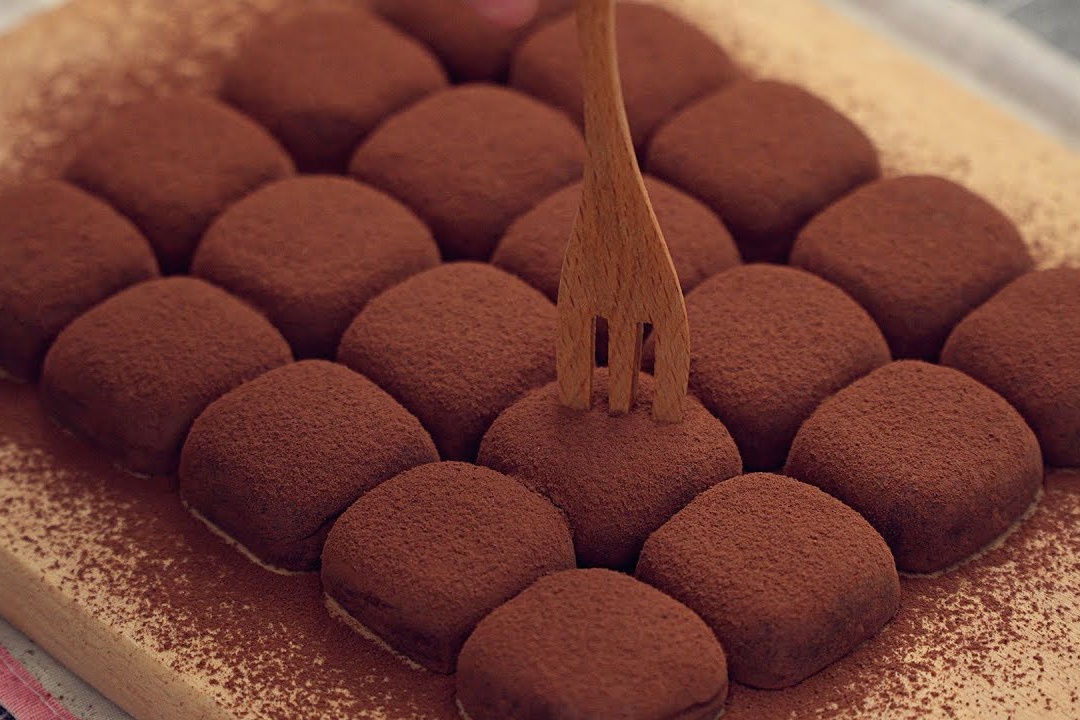 Meo lam chocolate phu bot cacao don Valentine hinh anh