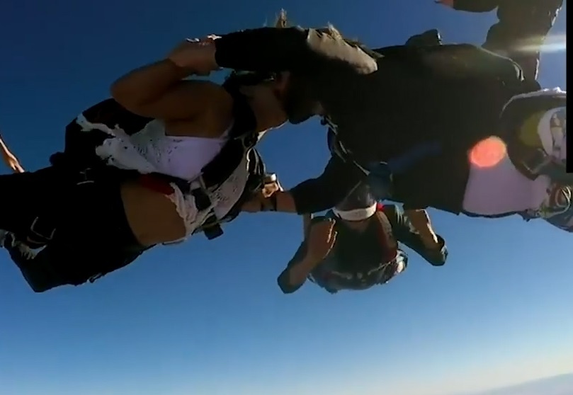 Cap doi to chuc hon le giua khong trung hinh anh