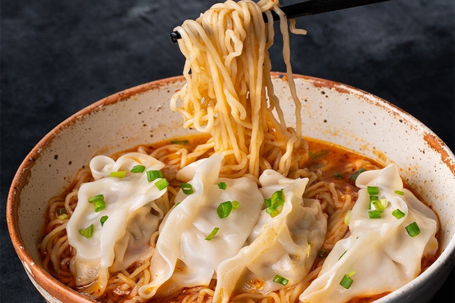 Tuyet chieu nau mi sui cao voi nuoc dung tu che hinh anh