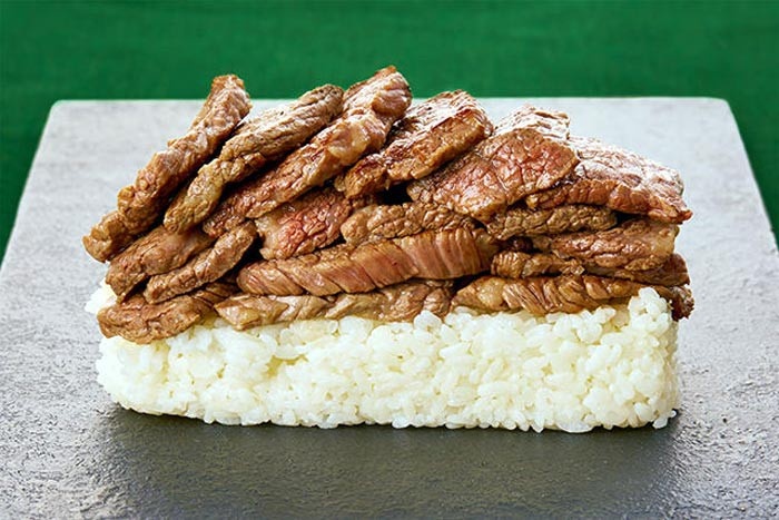 Dau bep chuyen nghiep rang com voi thit bo Wagyu thuong hang hinh anh