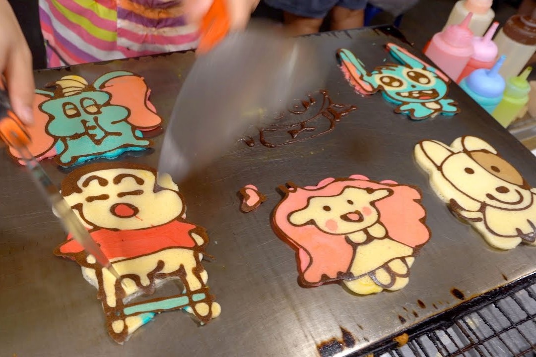 Tiem banh nhan vat hoat hinh hut khach o Thai Lan hinh anh