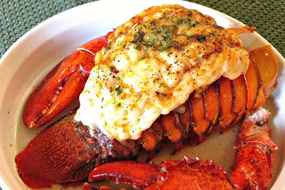 Lam duoi tom hum nuong chi voi 10 phut hinh anh