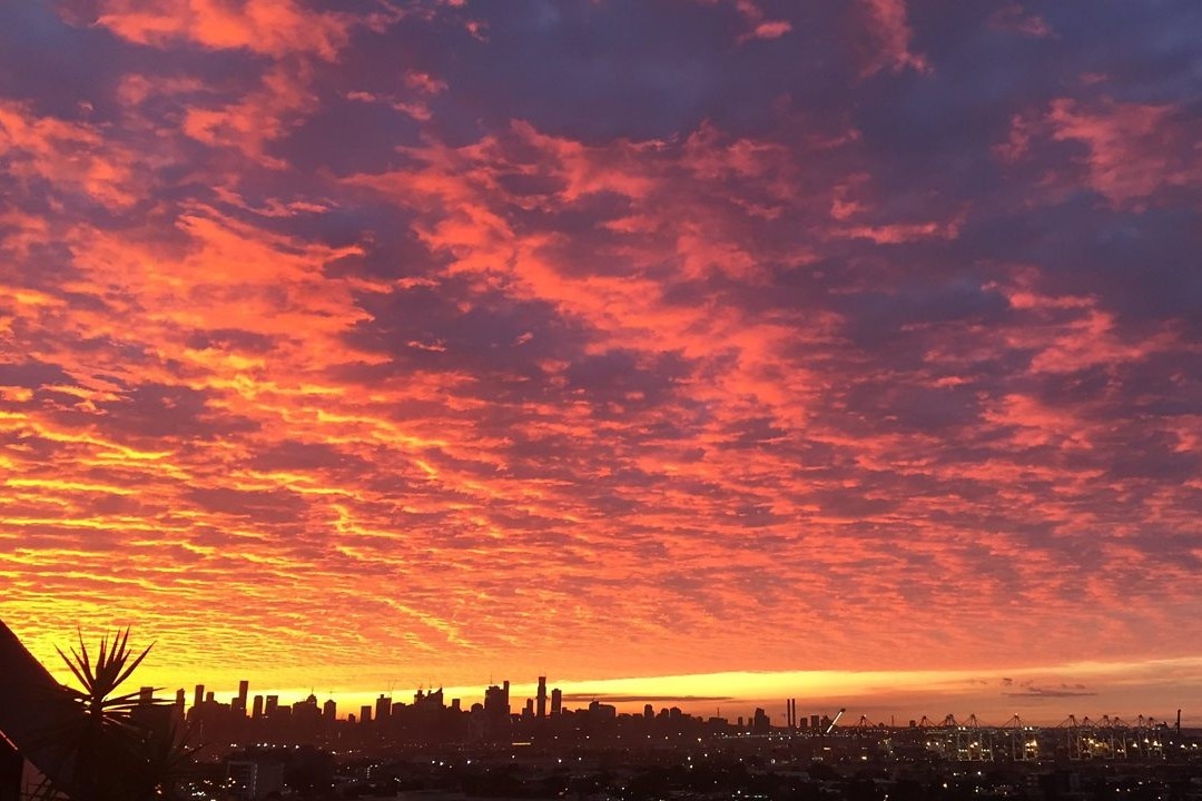 Canh Mat Troi moc do ruc mot goc troi o Australia hinh anh