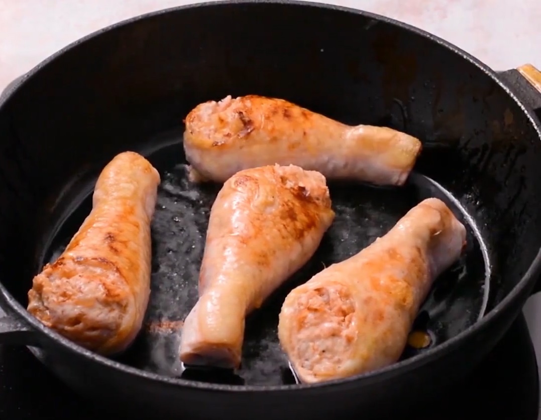 Cach lam dui ga nhoi thit chien mem ngot, thom vi pho mai hinh anh