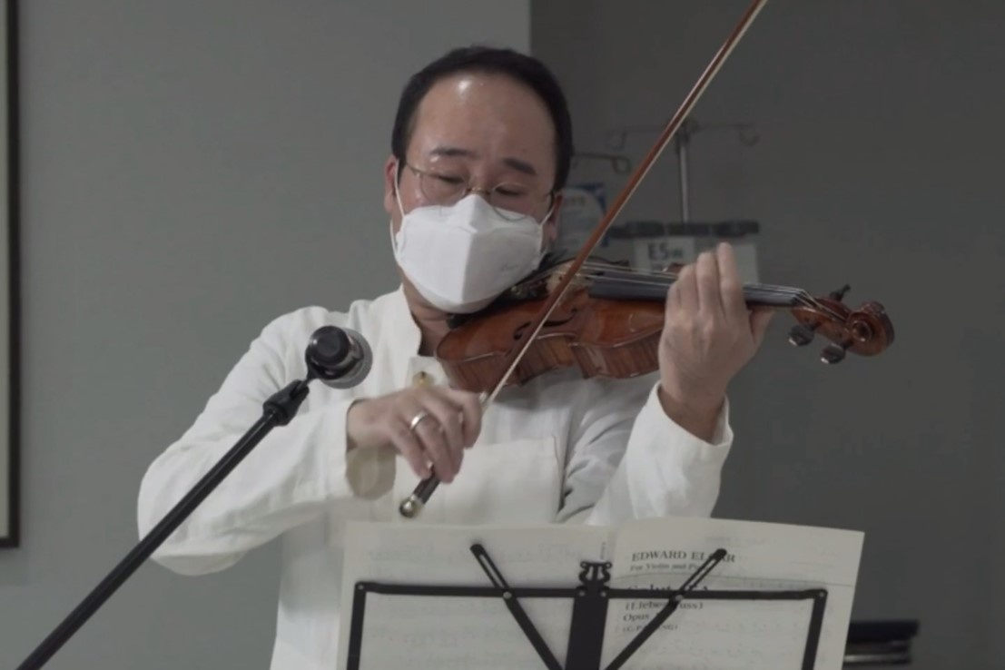 Benh vien to chuc buoi hoa nhac cho benh nhan Covid-19 hinh anh