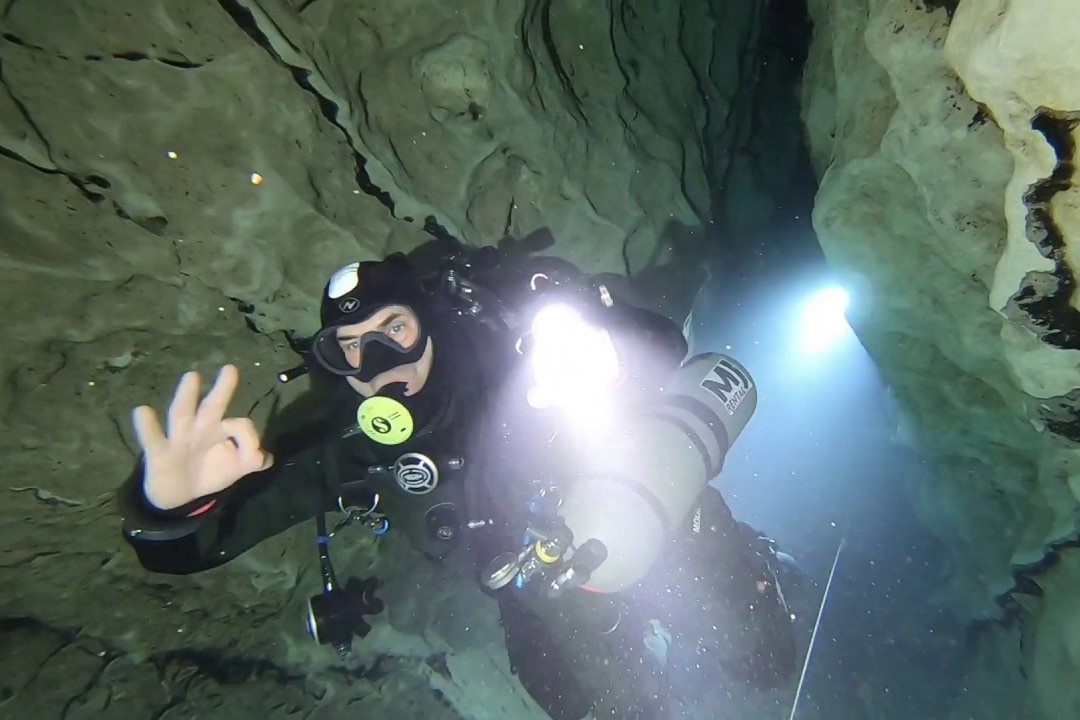 Thanh pho noi tren 200 hang dong ngam duoi nuoc hinh anh