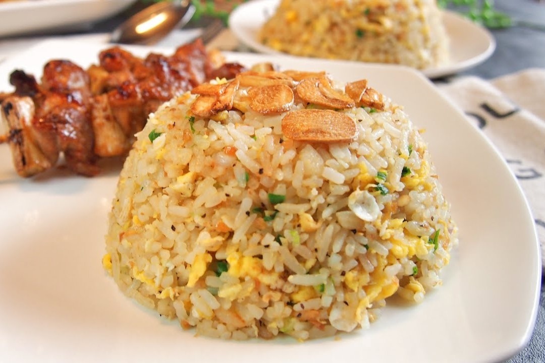 Cach lam com chien toi chi trong it phut hinh anh