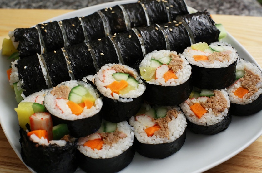 Tu lam sushi cuon rong bien chuan vi nhat hinh anh