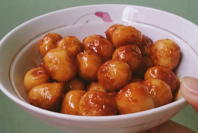 Meo lam trung cut om xi dau ngot lim, dua com hinh anh