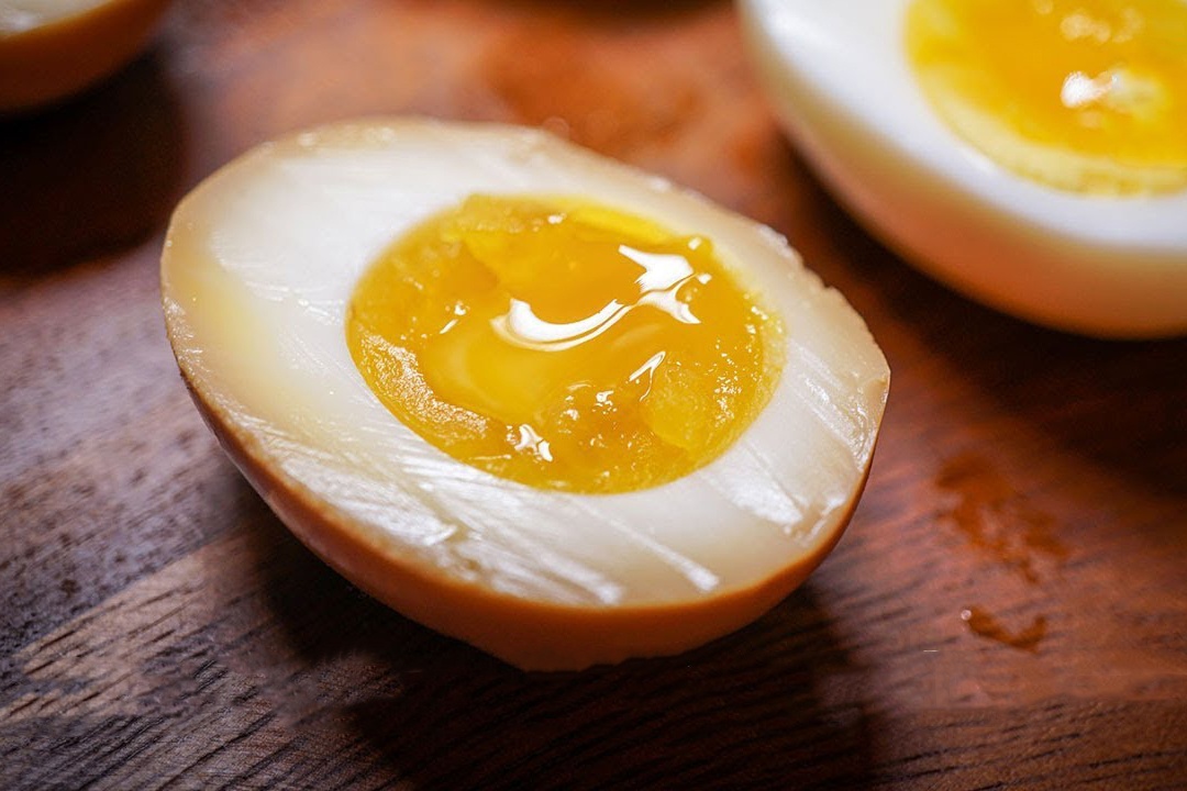 Cach lam trung luoc long dao ngam xi dau hinh anh