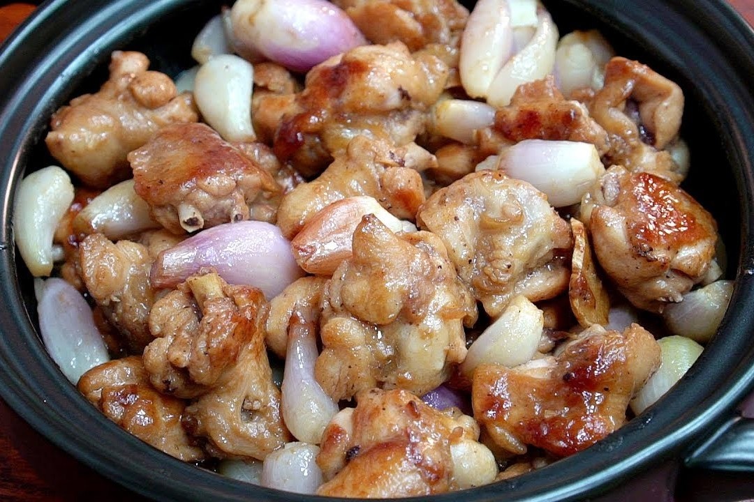 Lam thit ga kho nieu chuan com me nau hinh anh