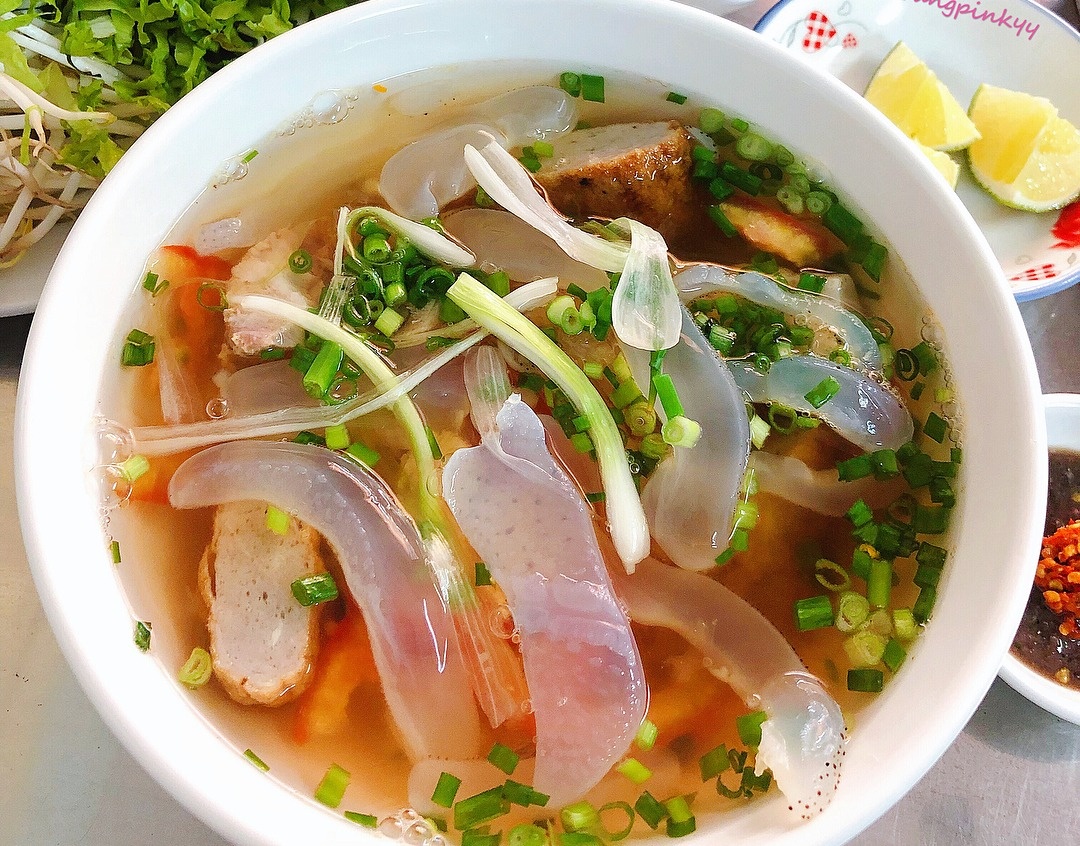 Bun sua va 7 mon an la vi dang thu khi toi Nha Trang hinh anh