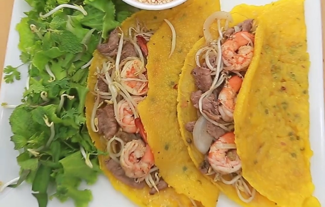 Tro tai lam banh xeo ngon mieng ngay he hinh anh