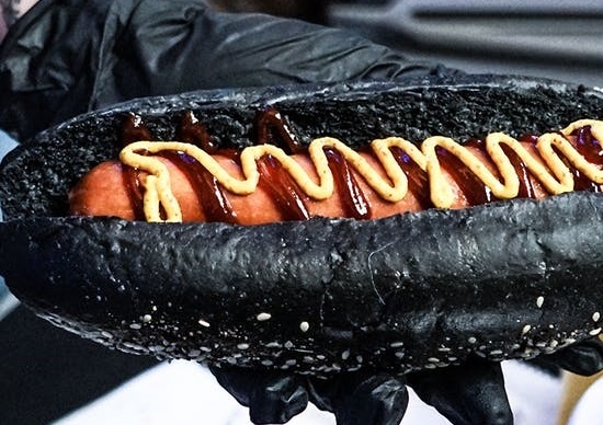 Thuong thuc nhung mon an mau den tai Duc hinh anh