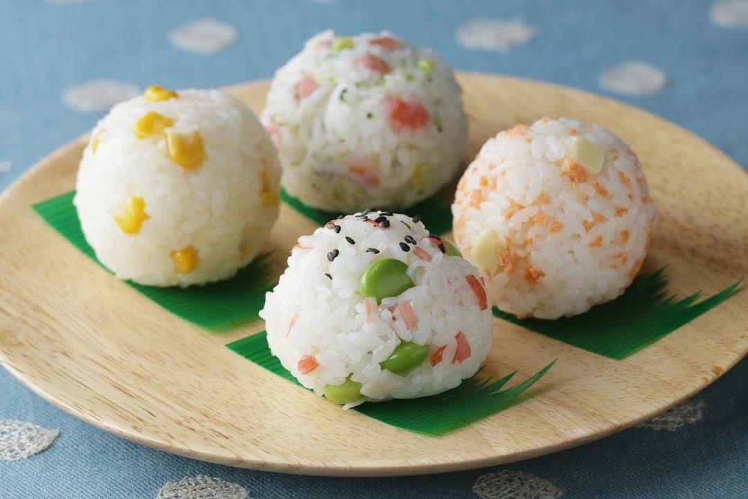 4 cach lam com nam du chat cho dan van phong hinh anh