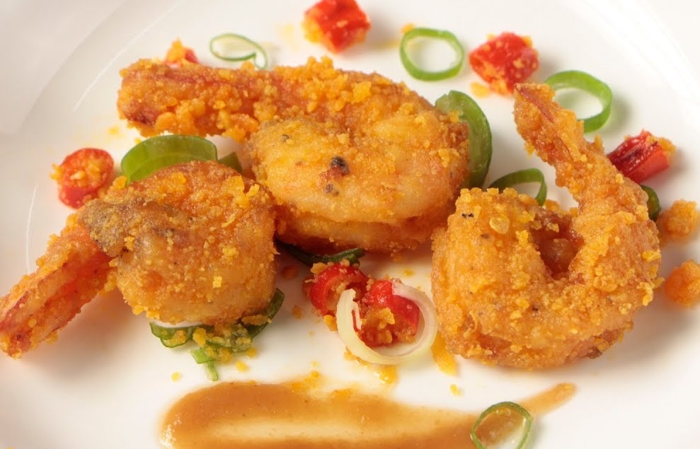 Tom boc trung muoi chien gion, ca nha deu thich hinh anh