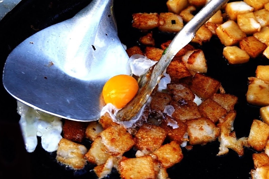 Bot chien - mon an vat hut thuc khach TP.HCM hinh anh