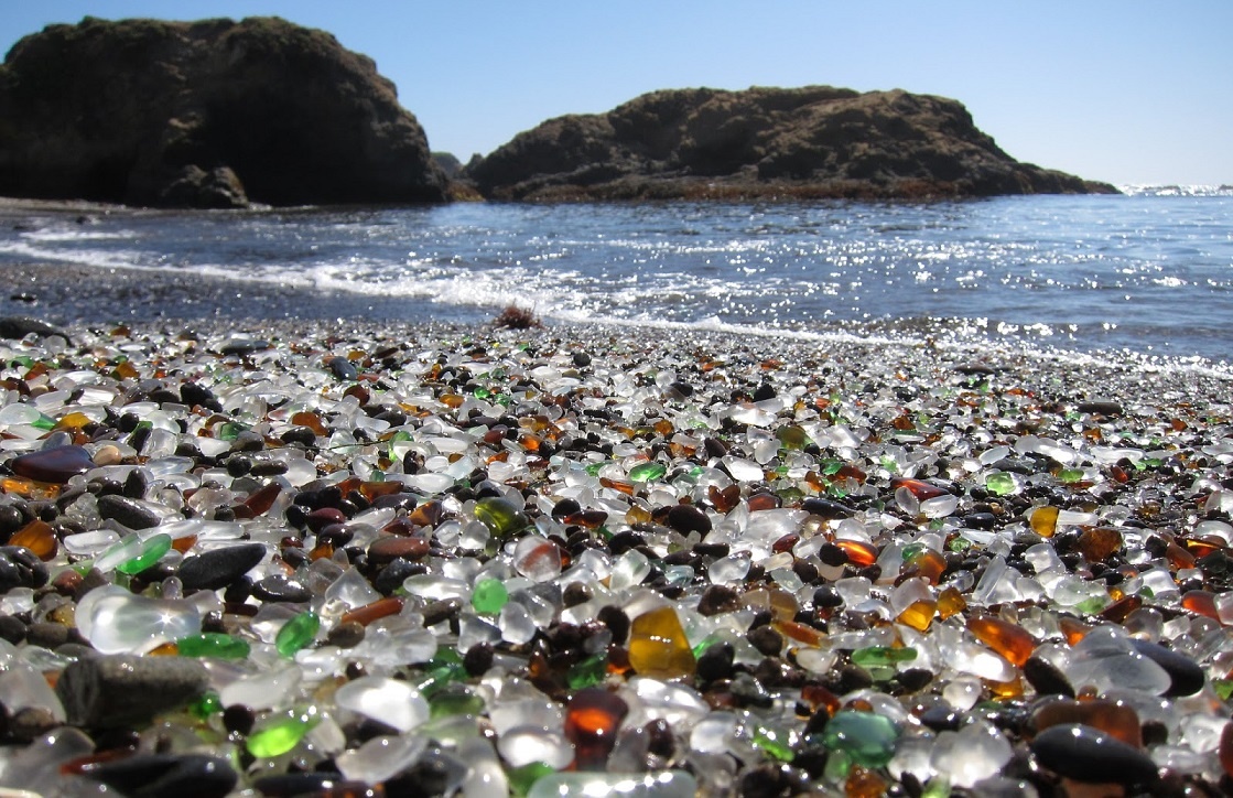 Bai bien thuy tinh ruc ro sac mau duy nhat tren the gioi hinh anh