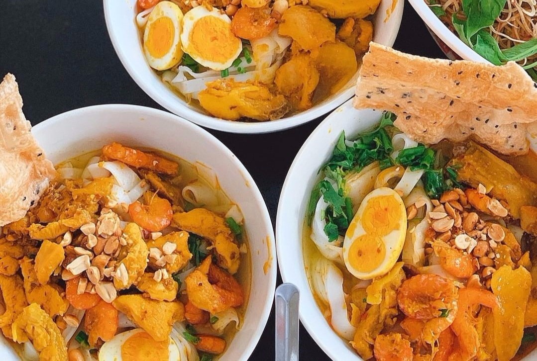 Cao lau va 7 mon hap dan keo du khach toi Hoi An hinh anh