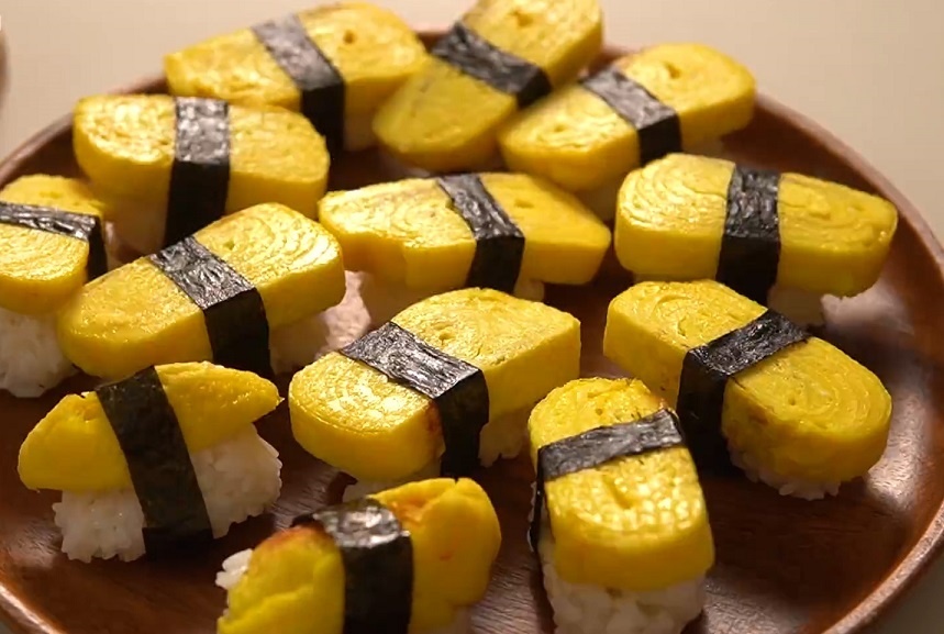 Hoc lam com cuon trung don gian ma ngon hinh anh